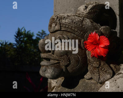 Spirito statua di pietra nelle zone rurali a Bali, Indonesia Foto Stock