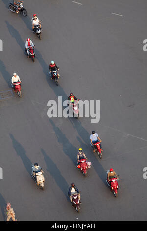 Motocicli a Ben Thanh rotonda, la città di Ho Chi Minh (Saigon), Vietnam Foto Stock