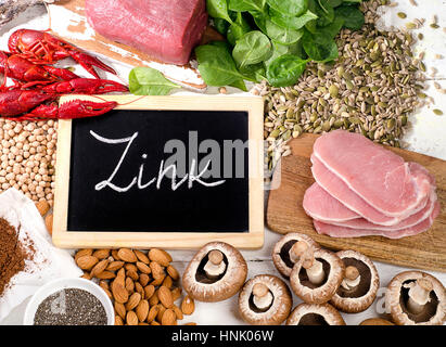 Gli alimenti più in alto in Zink. Mangiare sano. Vista superiore Foto Stock