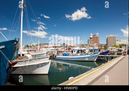 Barche da pesca ormeggiate a Constitution Dock su Hobart's waterfront, la Tasmania. Foto Stock