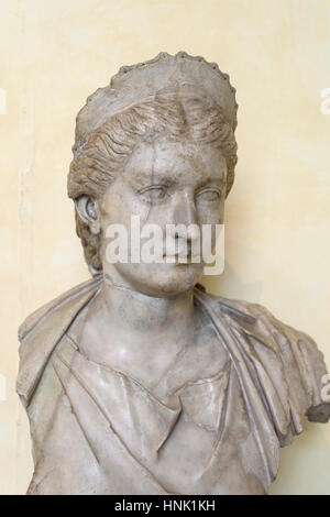 Roma. L'Italia. Busto, ANNUNCIO 130-140, di Vibia Sabina (ca. 86 - 136 o 137), che indossa un diadema. Musei Capitolini. Musei Capitolini. Portrai in marmo Foto Stock