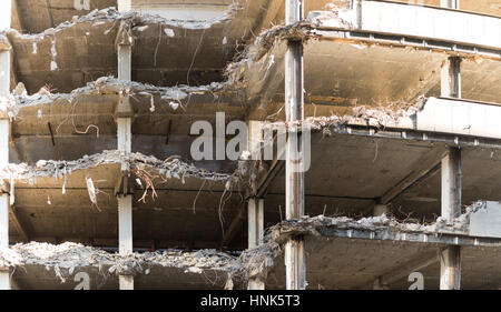 DUESSELDORF, Germania - 13 febbraio 2017: Il vecchio edificio a Breite Straße ottenere distrutto Foto Stock