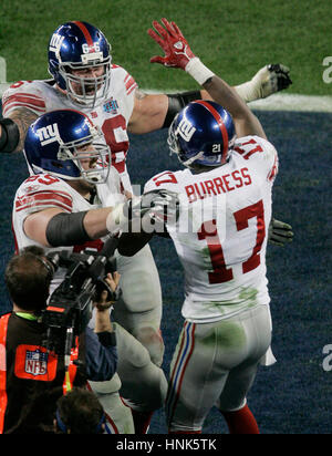 New York Giants Plaxico Burress celebra il suo quarto trimestre toccare verso il basso contro il New England Patriots al Super Bowl XXLII in Glendale, AZ, domenica 3 febbraio, 2008. Foto di Francesco Specker Foto Stock