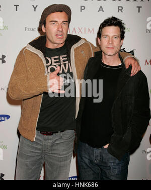 Julian McMahon, sinistra e Dylan Walsh arriva al Maxim Super Bowl party presso la pietra rosa al Fairmont Scottsdale Princess in Scottsdale, AZ su Venerdì, 1 febbraio 2008. Foto di Francesco Specker Foto Stock