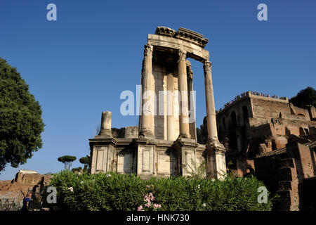 Italia, Roma, Foro Romano, il Tempio di Vesta Foto Stock