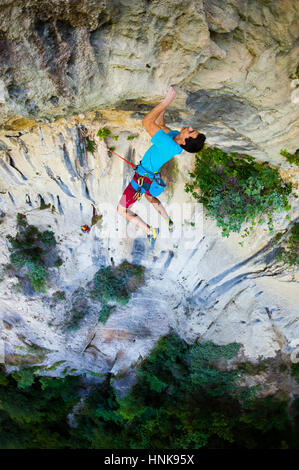 Arrampicata su roccia a Pinguente, Croazia Foto Stock