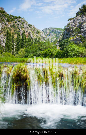 Fiume Krupa e le sue cascate. Croazia Foto Stock