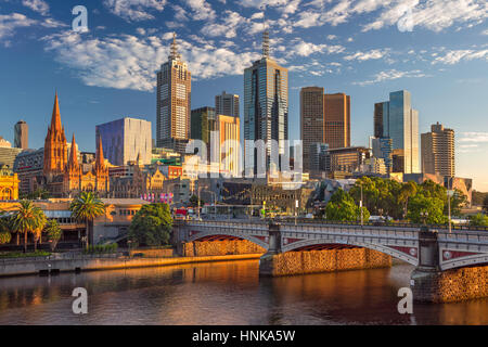 Melbourne. Immagine di paesaggio cittadino di Melbourne, Australia durante il periodo estivo sunrise. Foto Stock