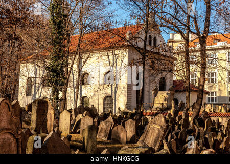 Vista del Klausen Sinagoga Vecchio Cimitero Ebreo, quartiere ebraico di Praga Repubblica Ceca, Europa Foto Stock