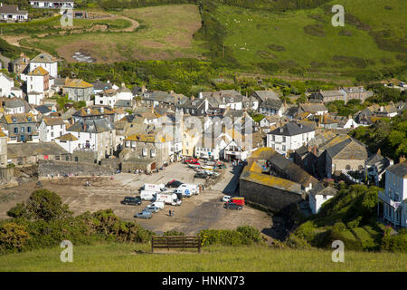 La vista dalla collina Roscarrock, Port Issac. Pesca e villaggio vacanze sulla North Cornwall Coast Foto Stock