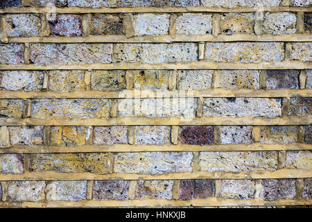 Muro di mattoni con nuovo orgogliosa rivolta verso l. Londra, Regno Unito Foto Stock