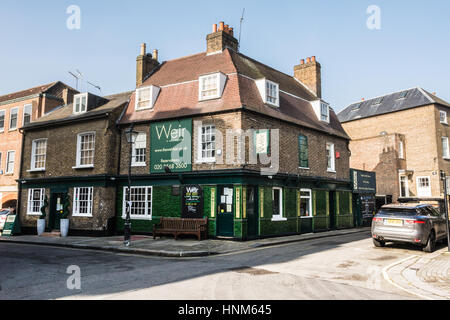 La casa pubblica Weir a Brentford, Middlesex, Inghilterra, Regno Unito Foto Stock