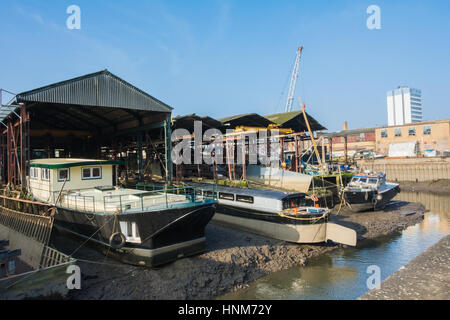 Canali storici e le vie navigabili a Brentford Dock Foto Stock