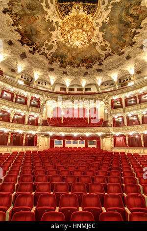 Auditorium interiore del grande teatro - Opera, Praga, Repubblica Ceca Foto Stock