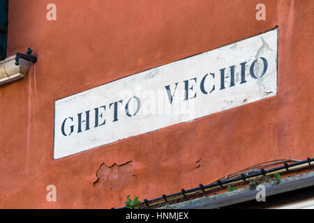 Ghetto Vechio segno sulla parete al ghetto ebraico zona di Cannaregio a Venezia, Italia nel mese di gennaio Foto Stock