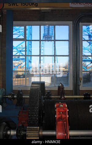 Cw 2018 Middlesbrough Transporter bridge da casa di avvolgimento 2 del trasportatore ponte sopra il Fiume Tees in Middlesbrough visto dall'avvolgimento hou Foto Stock