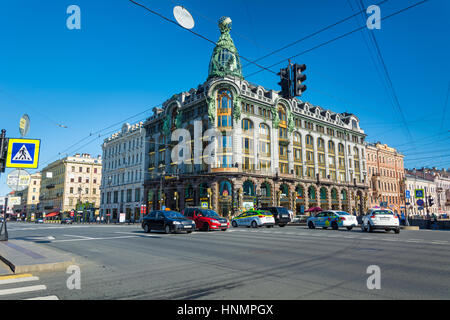 ST. PETERSBURG, Russia - 10 luglio 2016: vista anteriore dell'edificio Zinger , San Pietroburgo, Russia. Foto Stock