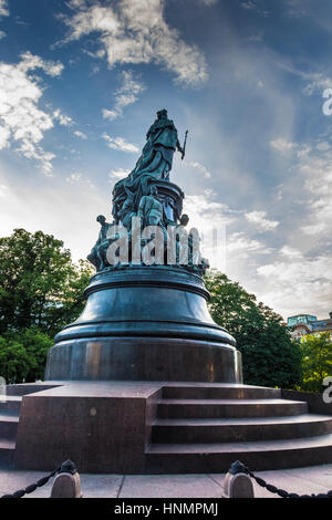 ST. PETERSBURG, Russia - Luglio 11, 2016: Monumento a Caterina la Grande, San Pietroburgo, Russia Foto Stock