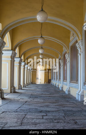 ST. PETERSBURG, Russia - 14 luglio 2016: "Gostiniy dvor' gallery, San Pietroburgo, Russia. Foto Stock