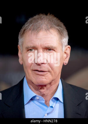 Berlino, Germania. 08 Agosto, 2011. L'attore Harrison Ford (USA) arriva per il tedesco premiere di 'Cowboy e alieni' a Berlino, Germania, 08 agosto 2011. Il film unisce i generi fantascienza e Western e sarà trasmesso in Germania il 25 agosto 2011. Foto: Joerg Carstensen | in tutto il mondo di utilizzo/dpa/Alamy Live News Foto Stock