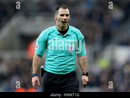 Arbitro della corrispondenza Tim Robinson Foto Stock