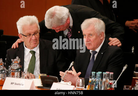 Winfried Kretschmann, Volker Bouffier, Horst Seehofer - Treffen der dt. Bundeskanzlerin mit den Ministerpraesidenten der Laender, Bundeskanzleramt, 8. Foto Stock