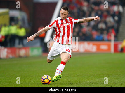 Il Marko Arnautovic di Stoke City durante la partita della Premier League allo stadio bet365, Stoke. PREMERE ASSOCIAZIONE foto. Data immagine: Sabato 11 febbraio 2017. Vedi PA storia CALCIO Stoke. Il credito fotografico dovrebbe essere: Martin Rickett/PA Wire. RESTRIZIONI: Nessun utilizzo con audio, video, dati, elenchi di apparecchi, logo di club/campionato o servizi "live" non autorizzati. L'uso in-match online è limitato a 75 immagini, senza emulazione video. Nessun utilizzo nelle scommesse, nei giochi o nelle pubblicazioni di singoli club/campionati/giocatori. Foto Stock