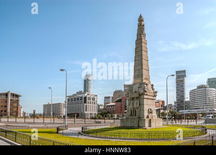 Monumento commemorativo agli eroi del Titanic nella sala motori di St. Nicholas Place, al Pier Head, Liverpool, Inghilterra Foto Stock