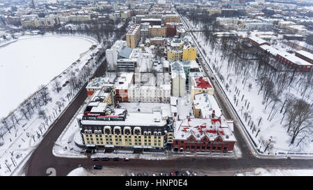 VYBORG, RUSSIA - circa gen, 2017: la parte centrale della città con la Lenin avenue e la piazza del mercato. Vyborg è comune in l'oblast di Leningrado. Antenna Foto Stock