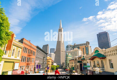 La scena del centro cittadino di San Francisco con un sacco di costruire il giorno Foto Stock