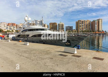 Justa Delia. luxury motor yacht ormeggiati nel porto di Malaga, Andalusia, Spagna. Foto Stock