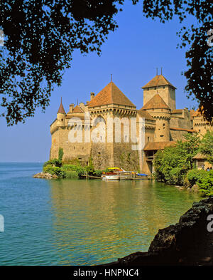 Chateau Chillon sulle rive del Lago Lemano (Lago di Ginevra) vicino a Montreux, Svizzera. Foto Stock