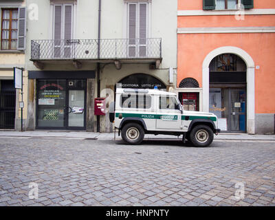 La polizia locale Defender Patrol, Cremona, Italia Foto Stock