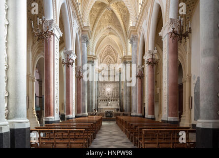 ERICE, Italia - 12 settembre 2015: Interno della cattedrale di Erice, provincia di Trapani in Sicilia, Italia Foto Stock