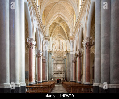 ERICE, Italia - 12 settembre 2015: Interno della cattedrale di Erice, provincia di Trapani in Sicilia, Italia Foto Stock