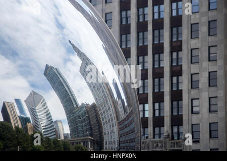 Chicago riflessione sul cloud gate Foto Stock