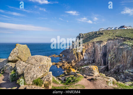 Regno Unito, Sud Ovest Inghilterra, Cornwall, Cornish Coast presso Land's End, il westermost punta di Inghilterra, vista del Land's End Hotel sulla scogliera a Foto Stock