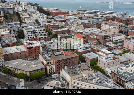 San Francisco, California, Stati Uniti d'America - 23 Aprile 2016: vista chiara verso la piazza Jackson e Embarcadero aree del centro cittadino di San Francisco. Foto Stock