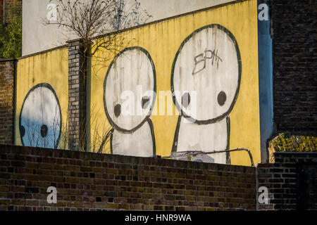 Stik di arte di strada in San Giles-in-the-Fields - Rendere la città sostenendo lo spazio Foto Stock