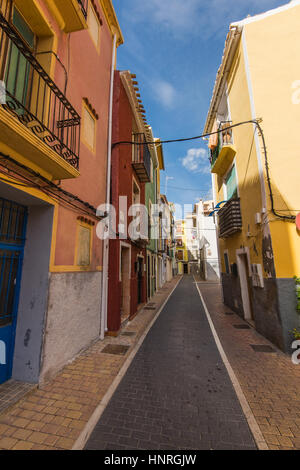 Tradizionali facciate colorate in Villajoyosa in Spagna. Famosa destinazione turistica. Foto Stock