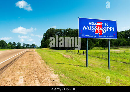 La Mississippi State segno di benvenuto lungo la US Highway 61 negli USA; Concetto per i viaggi in America e viaggio in America Foto Stock