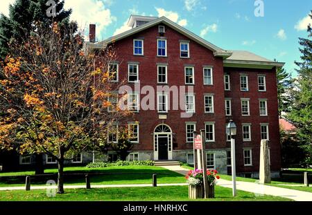 Nuovo Libano, NY - 17 Settembre 2014: 1875 abitazione principale Casa del Monte Lebnon Shaker Village ospita ora aule per la scuola di Darrow Foto Stock