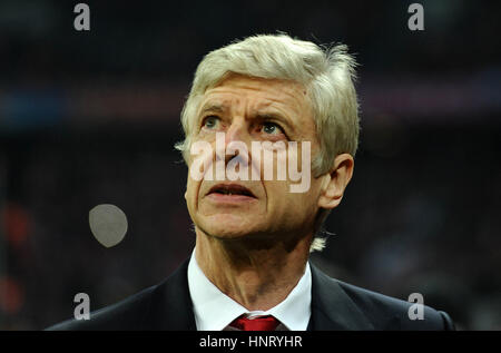 Monaco di Baviera, Germania. 15 Feb, 2017. Arsenal manager Arsene Wenger precedendo la prima gamba della Champions League round di 16 il tirante tra il Bayern Monaco e Arsenal FC in stadio Allianz Arena di Monaco di Baviera, Germania, il 15 febbraio 2017. Foto: Sven Hoppe/dpa/Alamy Live News Foto Stock