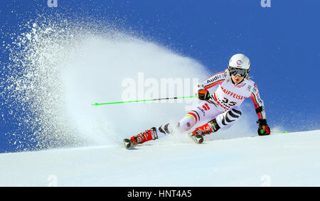 San Moritz, Svizzera. Xvi Feb, 2017. Atleta tedesco Jessica Hilzinger in azione a Mondiali di sci alpino a San Moritz, Svizzera, 16 febbraio 2017. Foto: Michael Kappeler/dpa/Alamy Live News Foto Stock