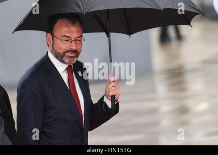 Bonn, Germania. Xvi Feb, 2017. Il ministro degli Esteri messicano Luis Videgaray cas arriva al G20 di riunione dei ministri degli esteri a Bonn, Germania, 16 febbraio 2017. Foto: Federico Gambarini/dpa/Alamy Live News Foto Stock