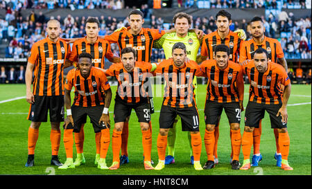 Vigo, Spagna. Xvi Feb, 2017. Shaktar gruppo team line-up durante la partita di calcio della prima tappa del giro di 32 della UEFA Europa League 2016/2017 tra RC Celta de Vigo e FK Shajtar Donetsk a Balaidos Stadium il 16 febbraio 2017 a Vigo, Spagna. Credito: David Gato/Alamy Live News Foto Stock