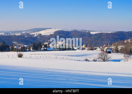 Im Hohnstein inverno, Sächsische Schweiz - Il comune Hohnstein in inverno, Elba montagne di arenaria Foto Stock