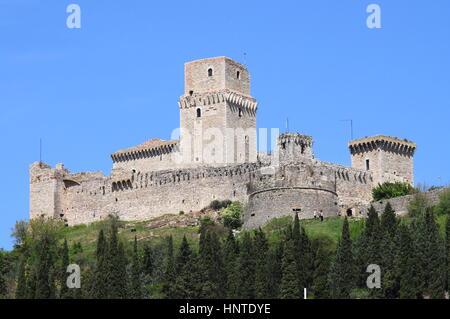 Vista del paesaggio di grande fortezza in Assisi, Italia Foto Stock