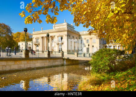 Palazzo Reale Lazienki Park in autunno colori, Varsavia, Polonia Foto Stock