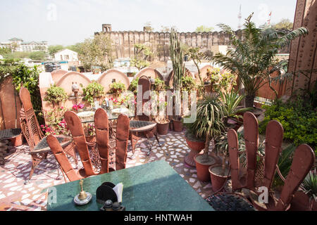 Popolari bilancio backpacker hotel,Hotel Pearl Palace,che ha un sacco di artwork e una terrazza sul tetto per bibite,i pasti nella Città Rosa,Jaipur Rajasthan,l'India. Foto Stock